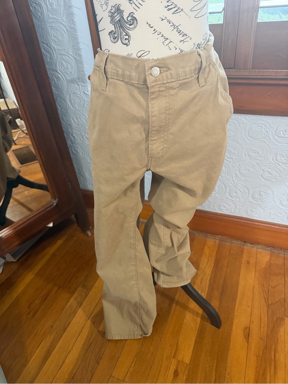 Levi's Signature Athletic Straight Pants Size 38x30
Mens Medium Wash Beige
